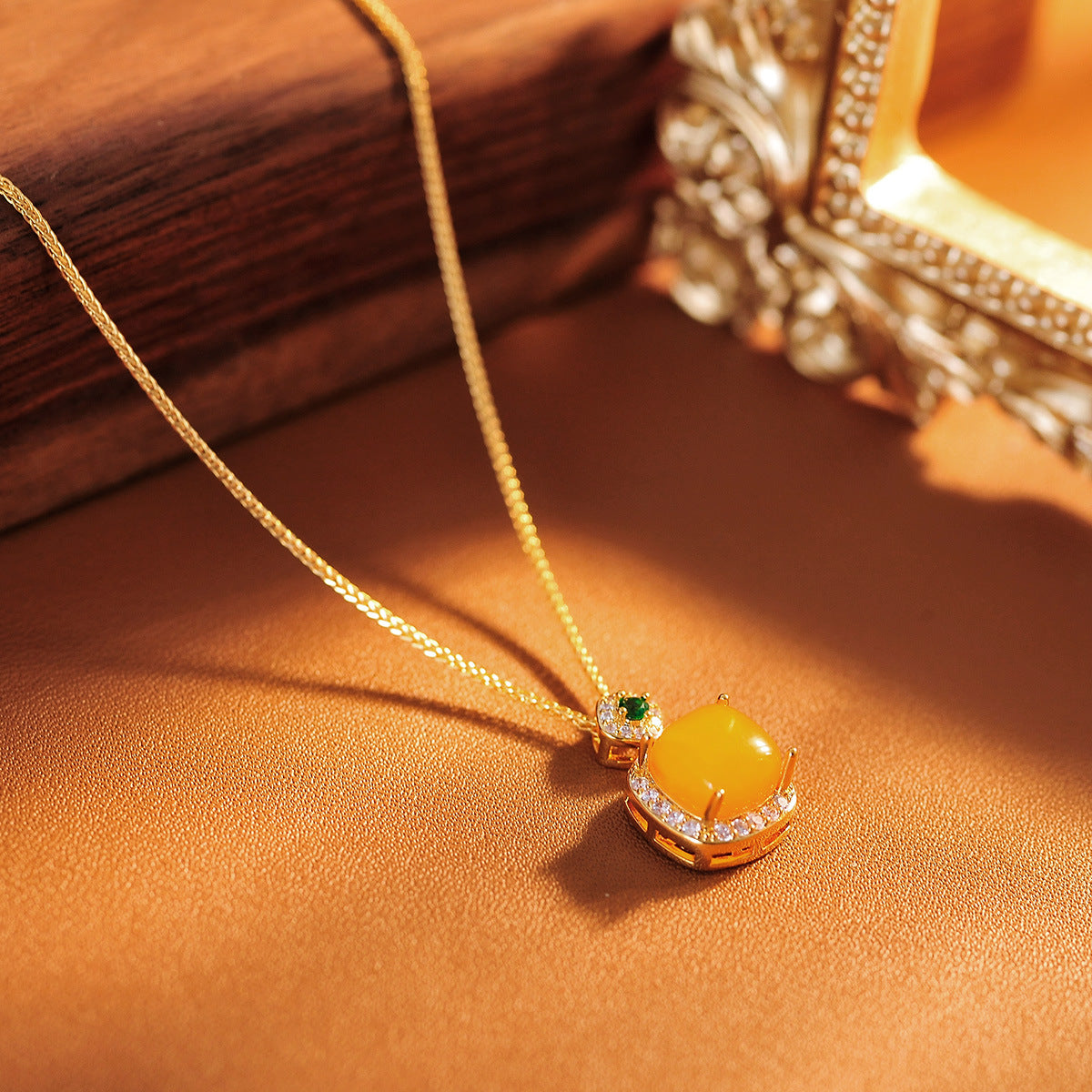 Original Lace Diamond Beeswax Turquoise Small Sugar Cube Necklace Female Niche Design Temperament Necklace