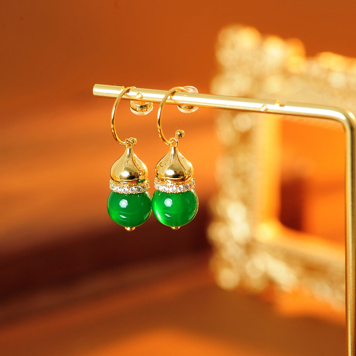 Real Gold Electroplated Chalcedony Pearl Ear Hook French Retro Explosive Women's Fashion Light Wind Green Exquisite Earrings