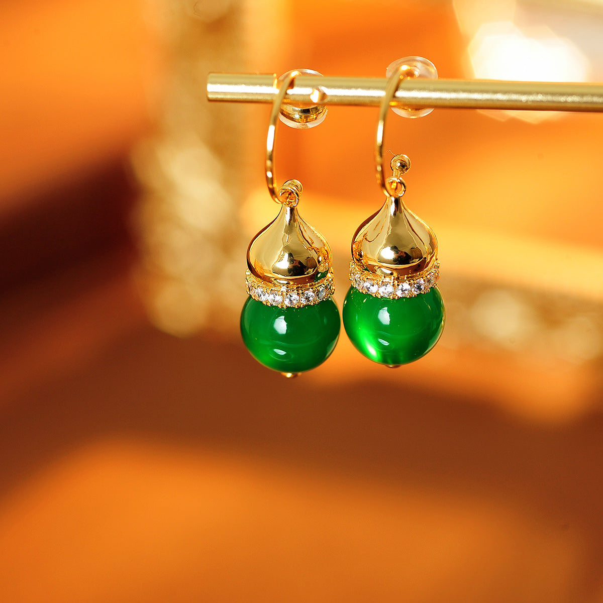 Real Gold Electroplated Chalcedony Pearl Ear Hook French Retro Explosive Women's Fashion Light Wind Green Exquisite Earrings