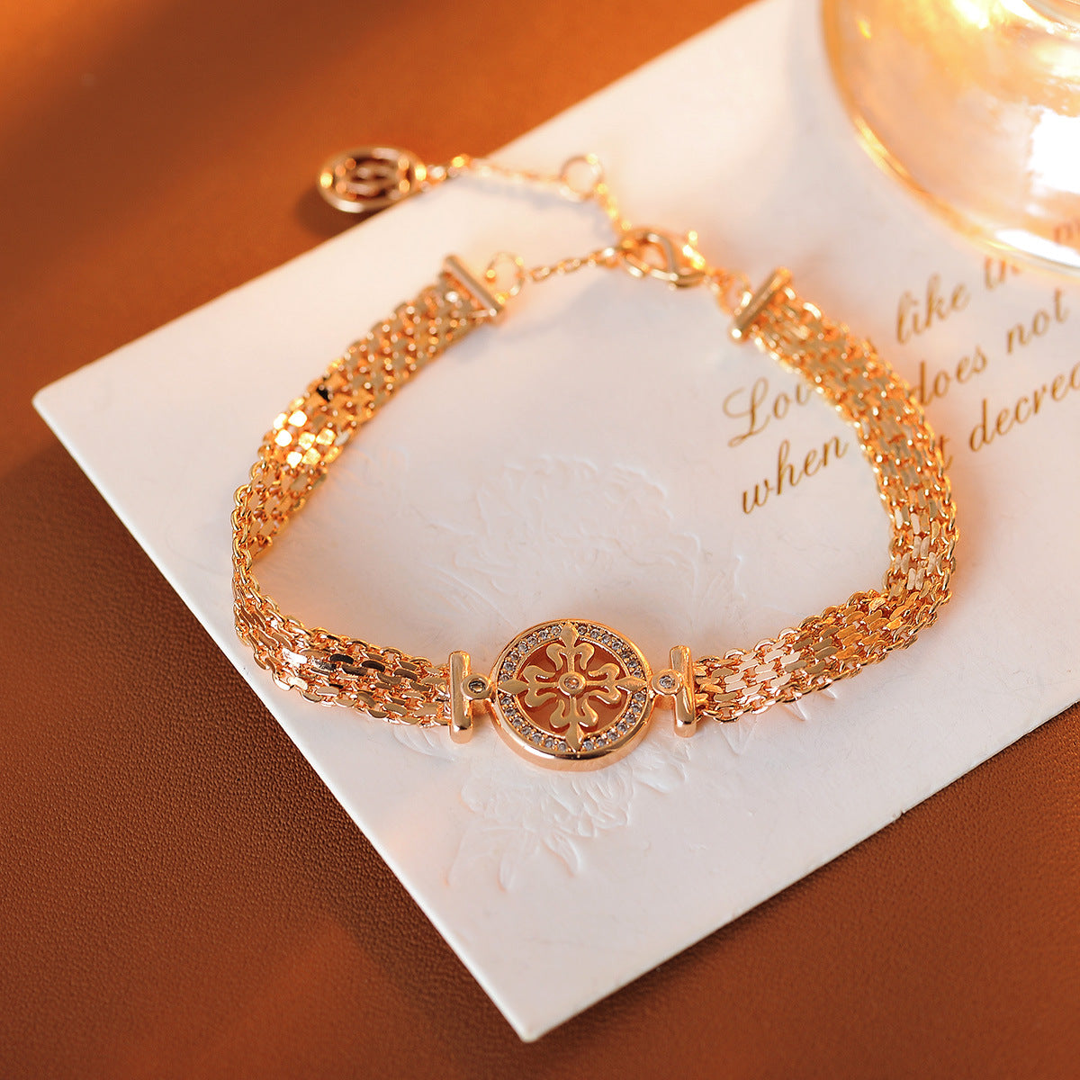 Hepburn Style Temperament Elegant Gentle Light Luxury Jewelry Inlaid Zircon Design Bracelet Female