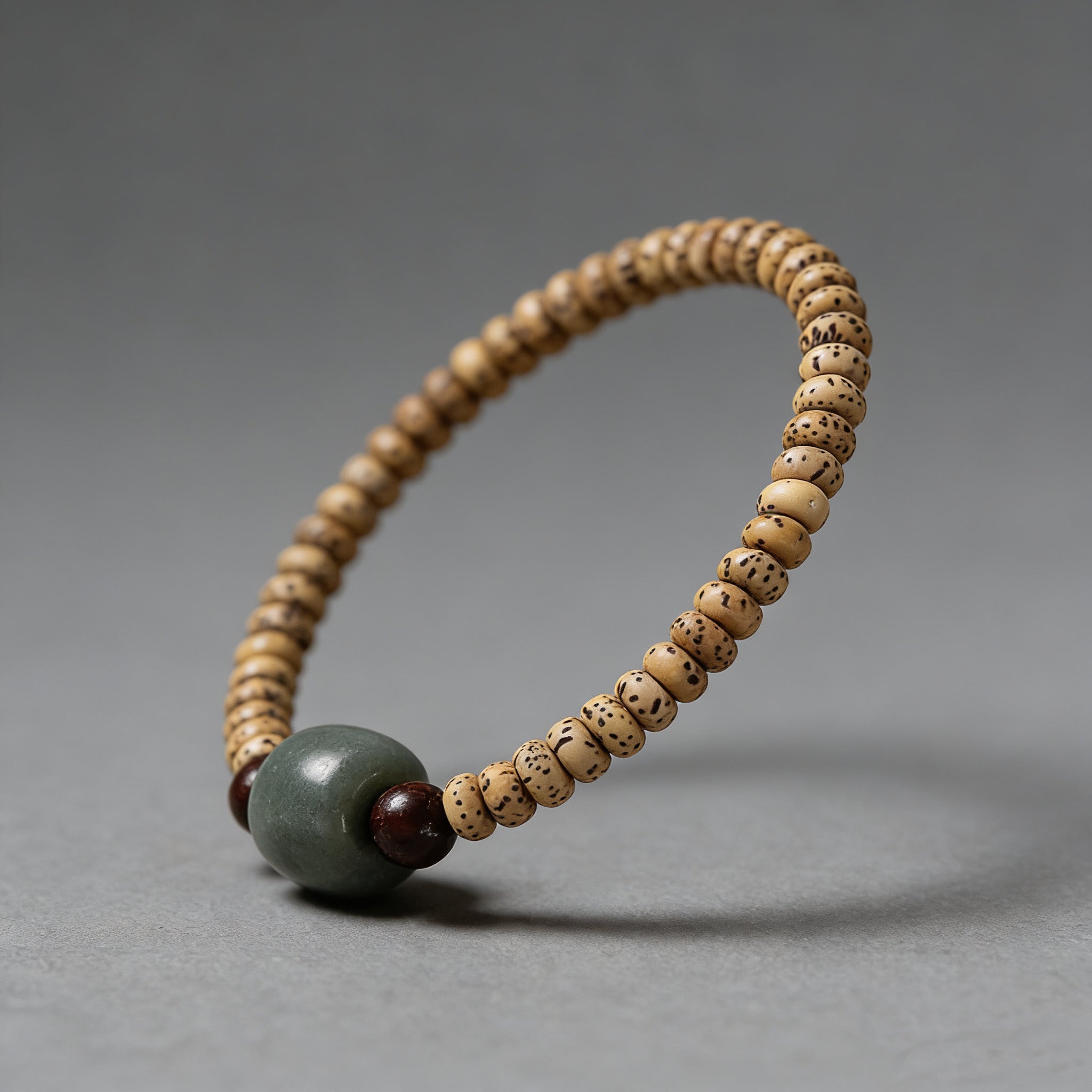 Handmade Natural Star Moon Bodhi Bracelet with Green Bodhi & Sandalwood - Minimalist Buddhist Mala Wrist Beads for Men & Women