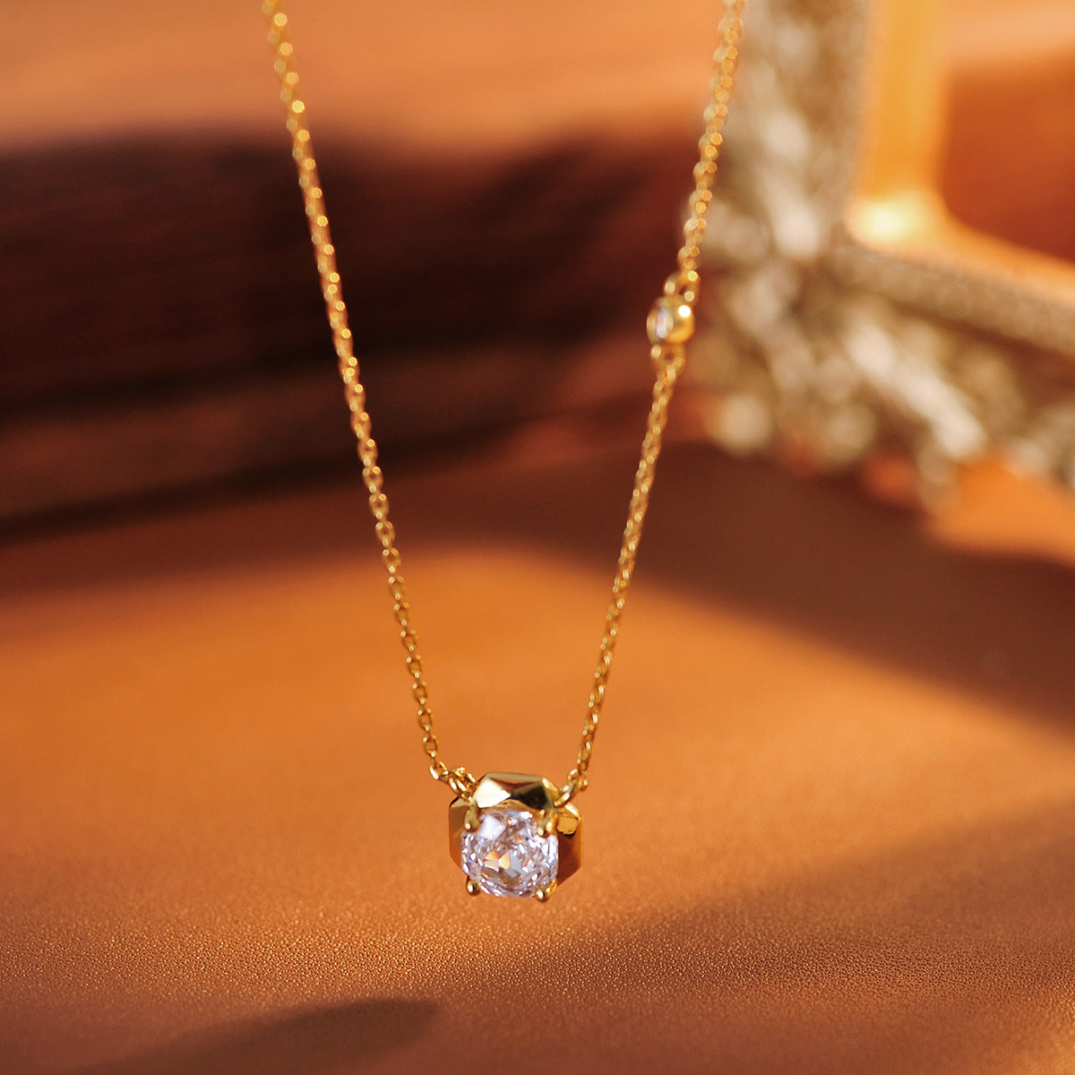 Explosive Ice Flower Cut Zircon Necklace New High-end Neck Chain Light Luxury Niche Collarbone Chain