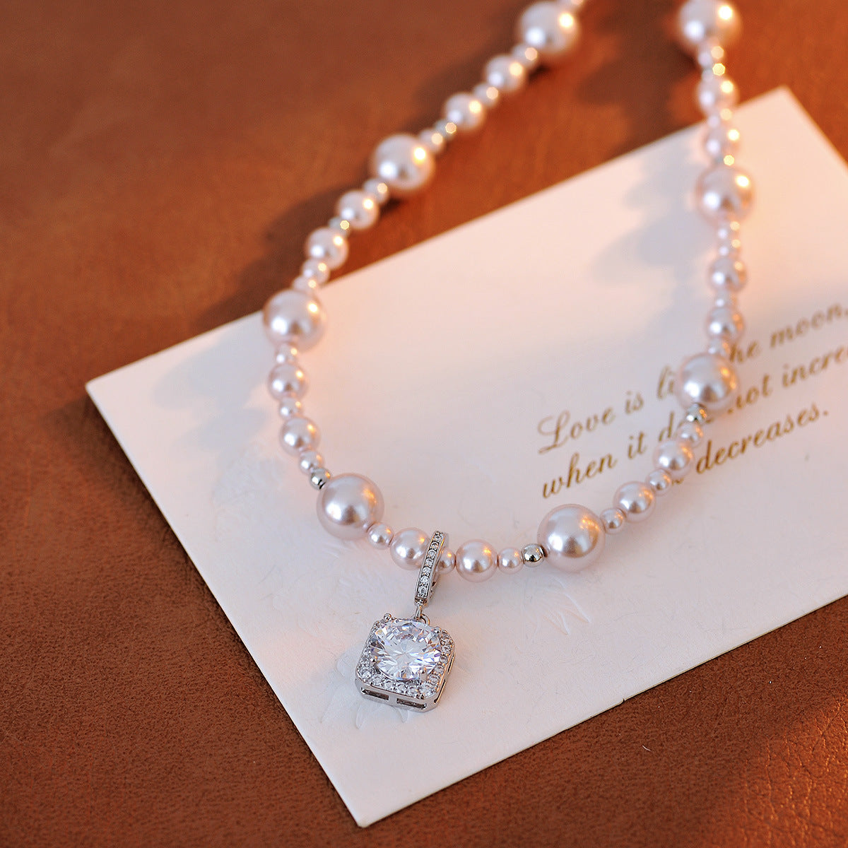 New Manta Rose Pearl Sugar Cube Necklace Accessories High Sense Light Luxury Niche Collarbone Chain