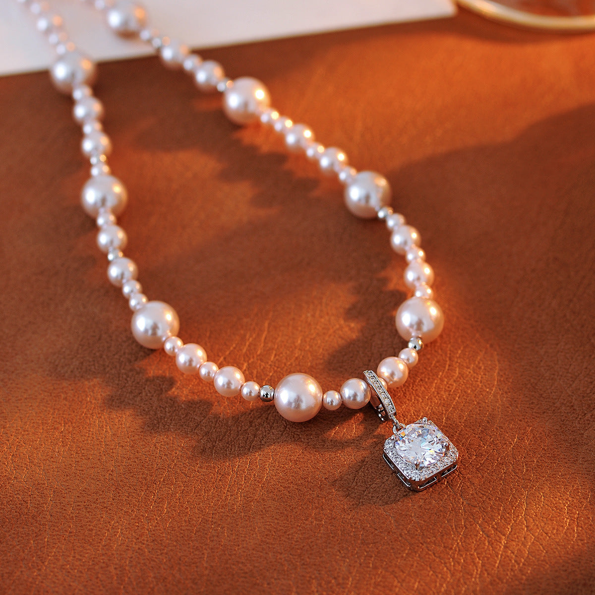 New Manta Rose Pearl Sugar Cube Necklace Accessories High Sense Light Luxury Niche Collarbone Chain