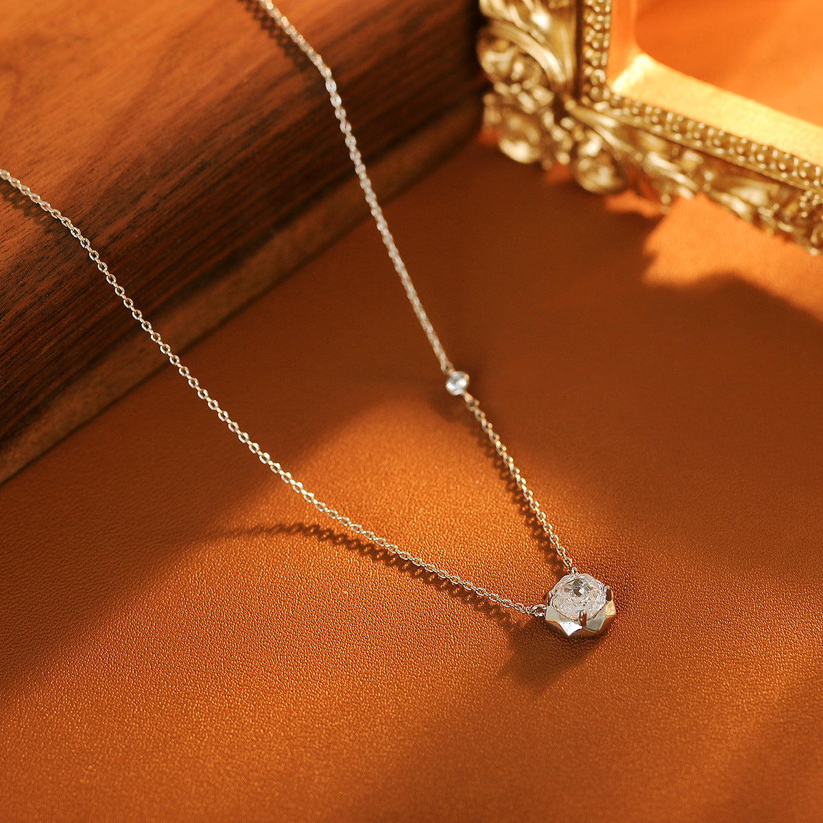 Explosive Ice Flower Cut Zircon Necklace New High-end Neck Chain Light Luxury Niche Collarbone Chain
