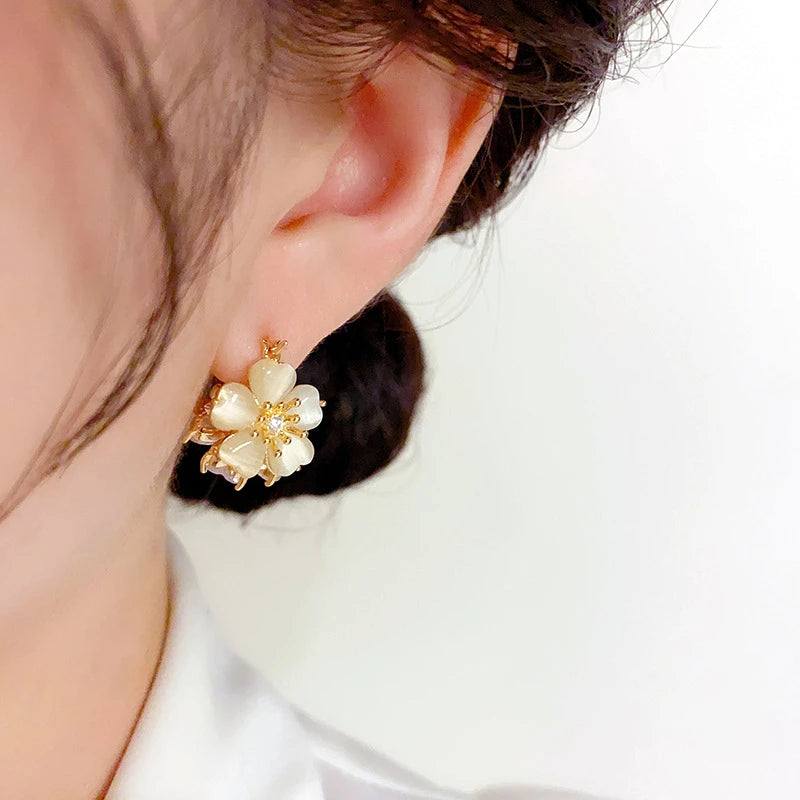 New Luxury Zirconia Crystal Flower Stud Earrings for Women 2024 Korean Fashion Hoop Earrings Jewelry Party Exquisite Accessories